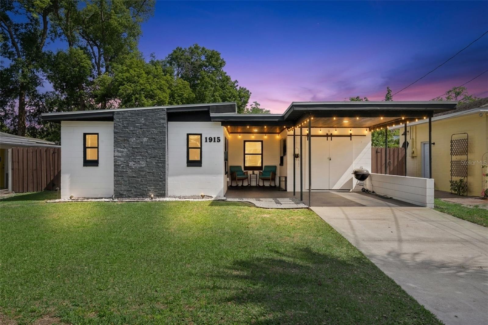 Single Family Residence in ORLANDO, FL - Daniel Dourado