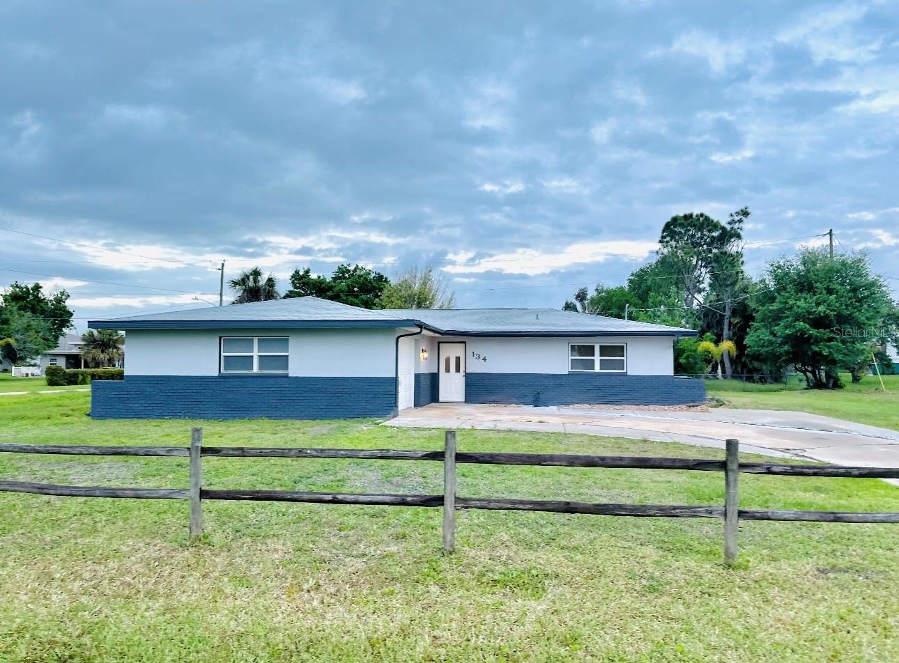 Single Family Residence in PUNTA GORDA, FL - Daniel Dourado