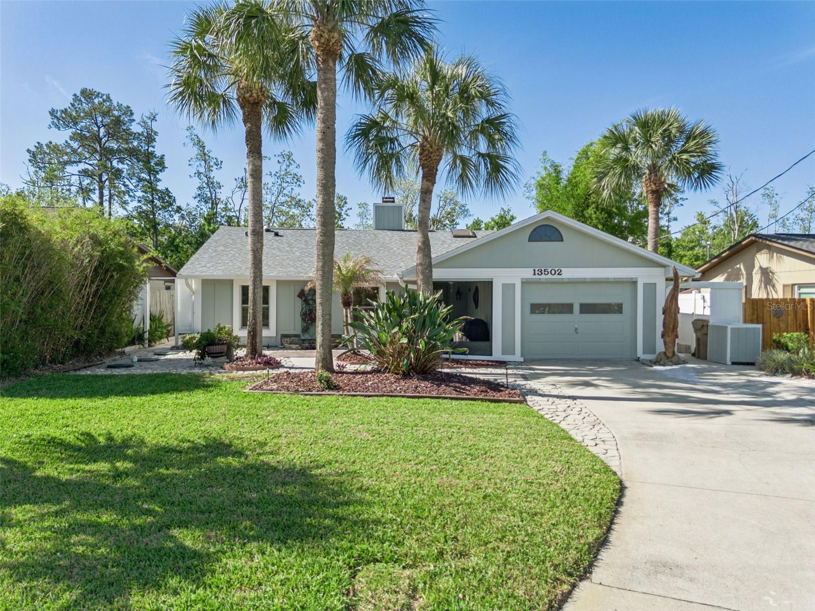 Single Family Residence in TAVARES, FL - Daniel Dourado