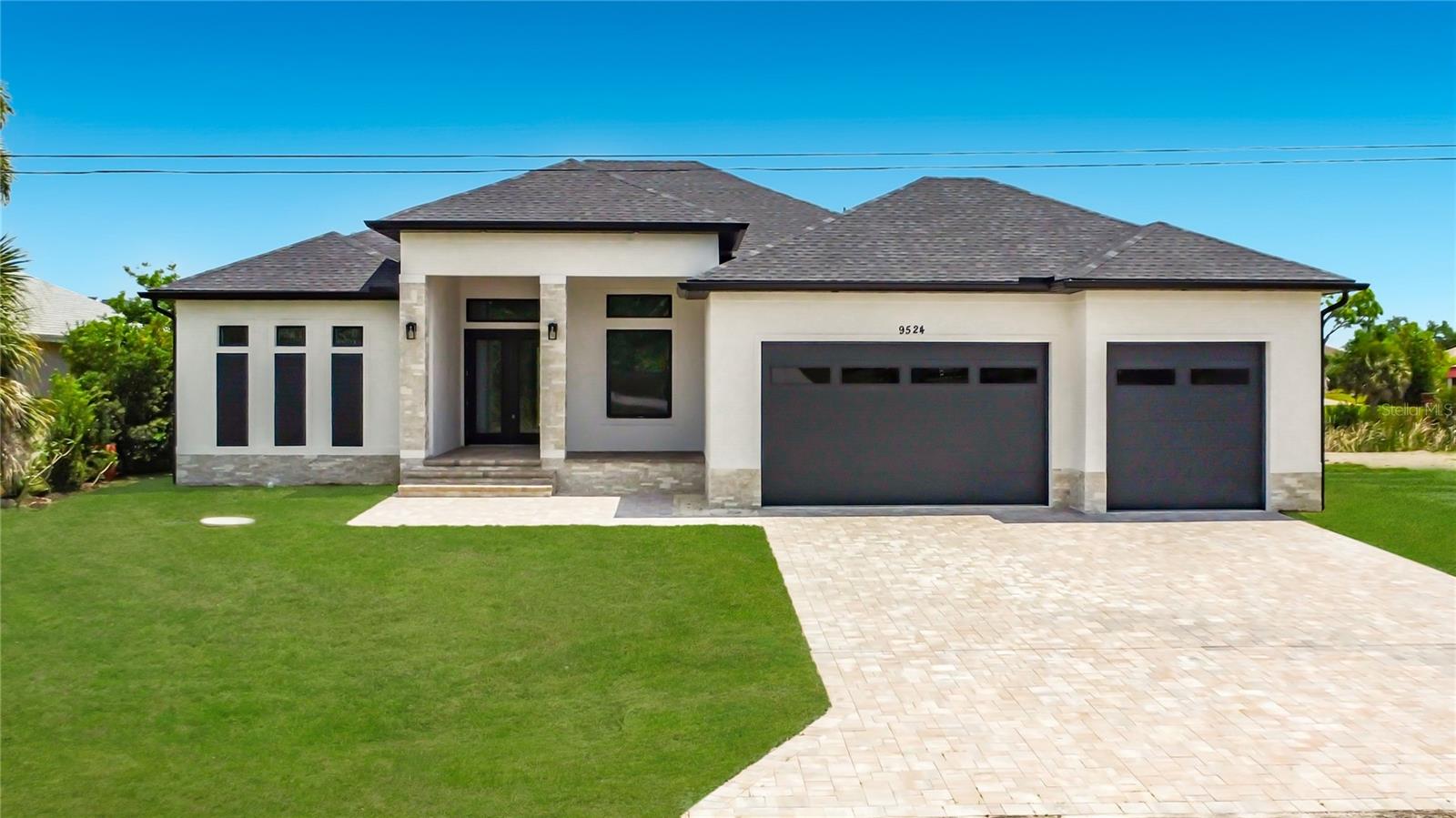 Single Family Residence in PORT CHARLOTTE, FL - Daniel Dourado