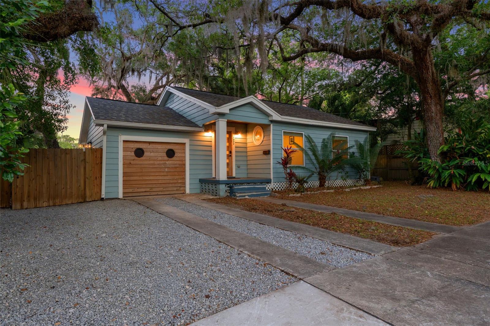 Single Family Residence in TAMPA, FL - Daniel Dourado