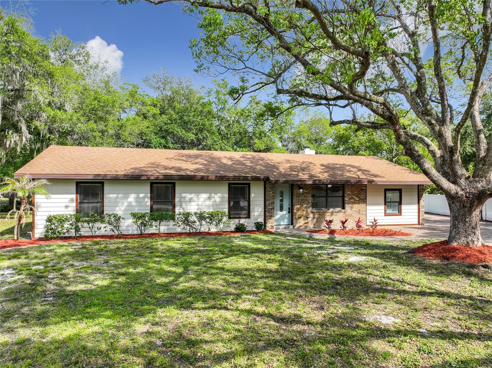 Single Family Residence em OVIEDO, FL - Daniel Dourado