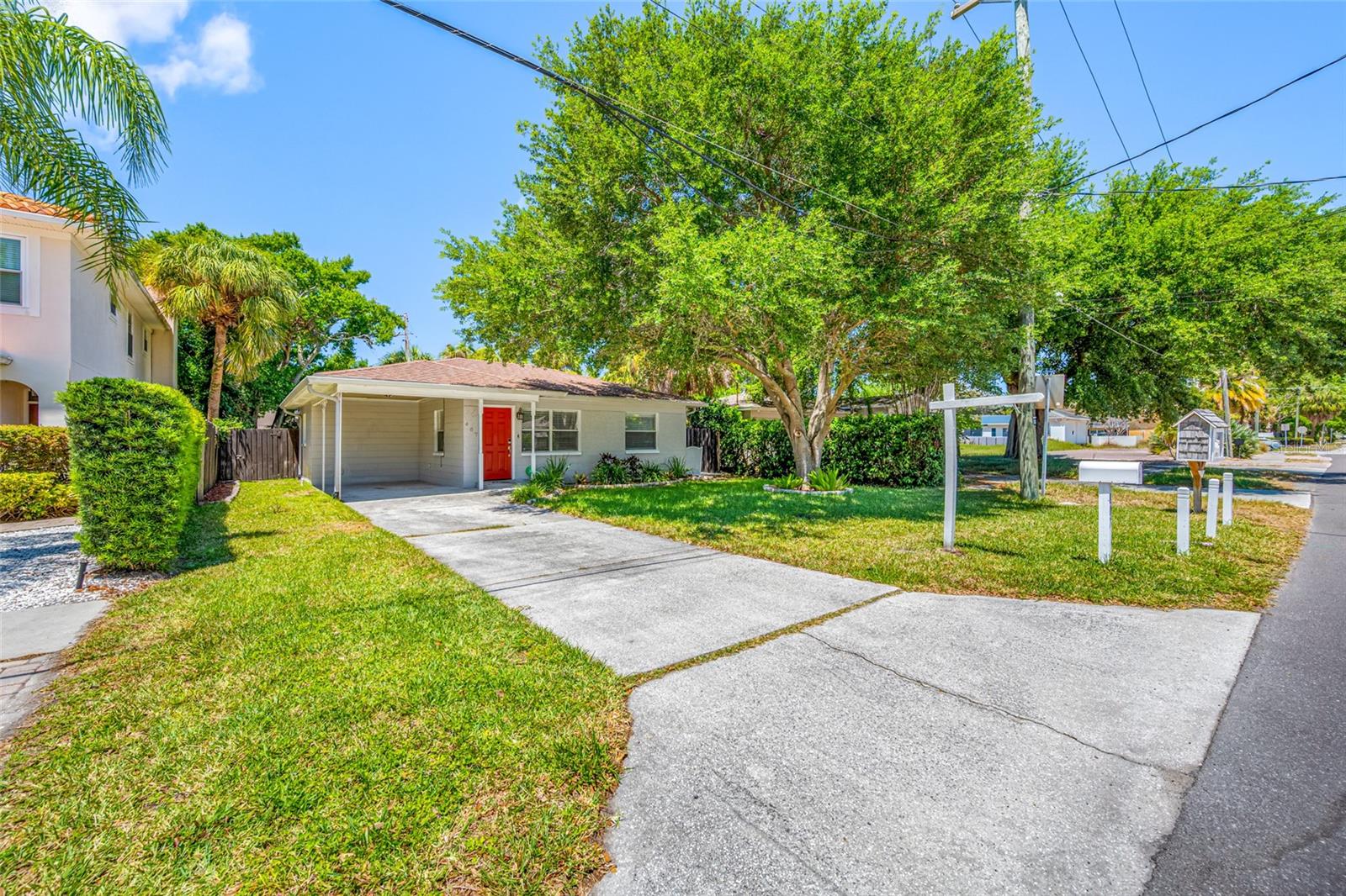 Single Family Residence in TAMPA, FL - Daniel Dourado