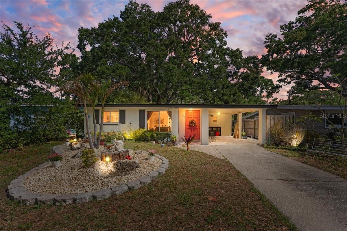 Single Family Residence in SAFETY HARBOR, FL - Daniel Dourado