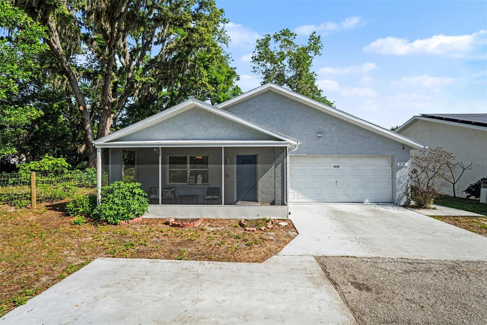 Single Family Residence em ZEPHYRHILLS, FL - Daniel Dourado
