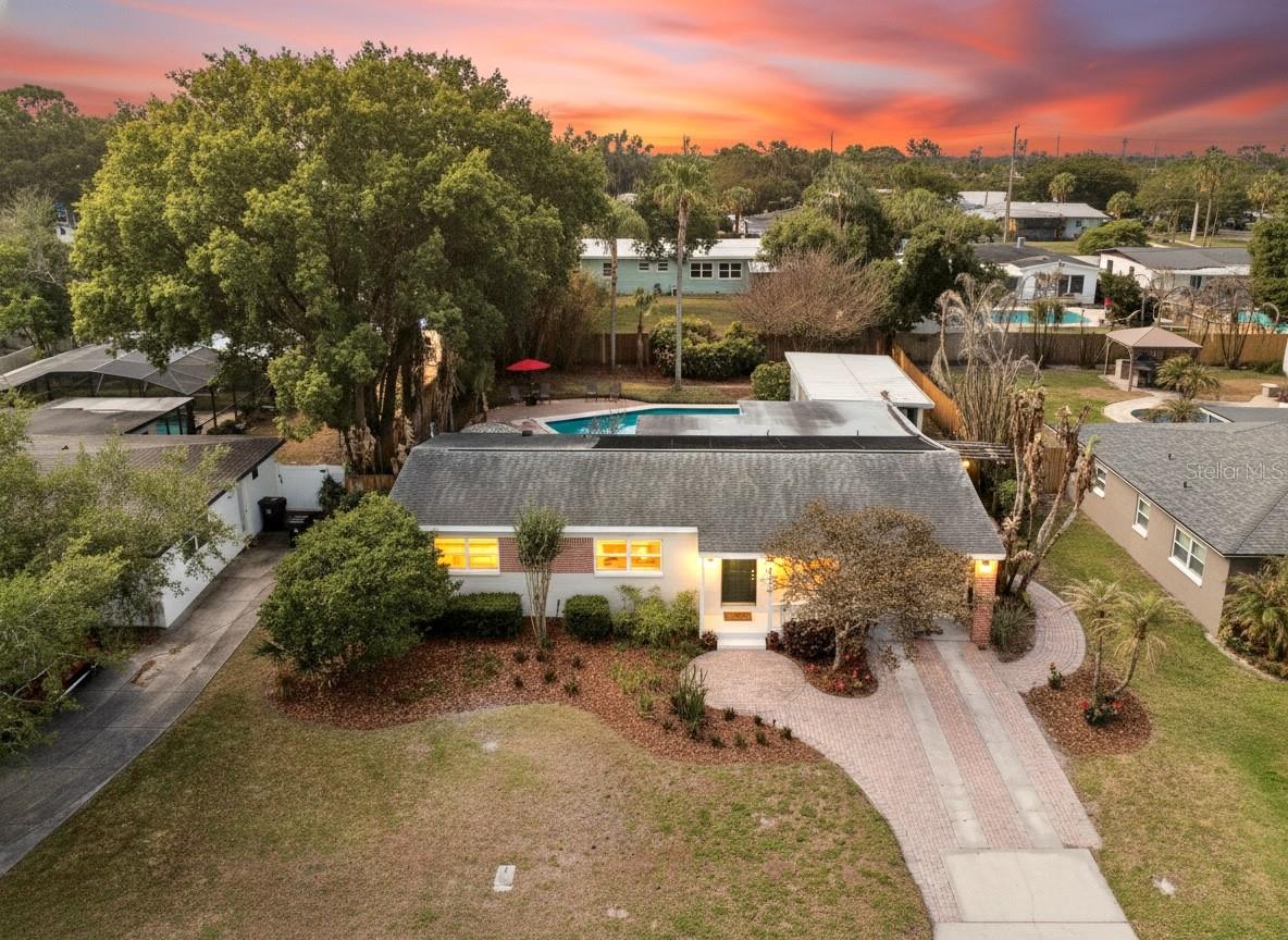 Single Family Residence in ORLANDO, FL - Daniel Dourado