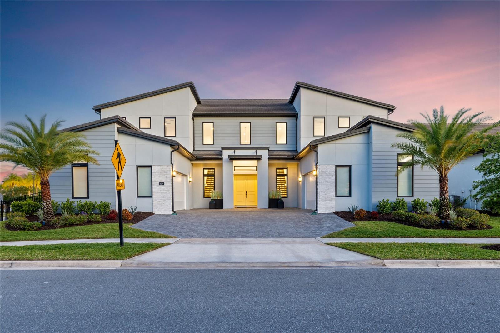 Single Family Residence in ORLANDO, FL - Daniel Dourado