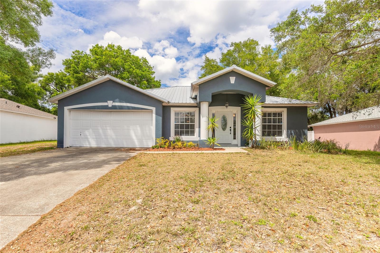 Single Family Residence in DELAND, FL - Daniel Dourado