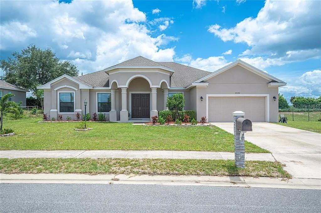 Single Family Residence in LAKE WALES, FL - Daniel Dourado