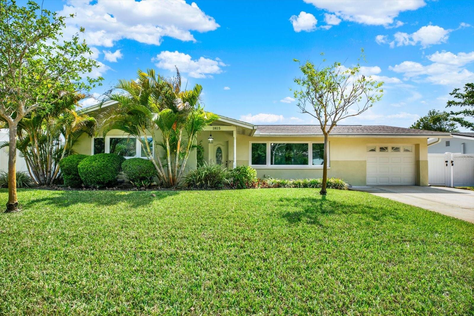 Single Family Residence in CLEARWATER, FL - Daniel Dourado