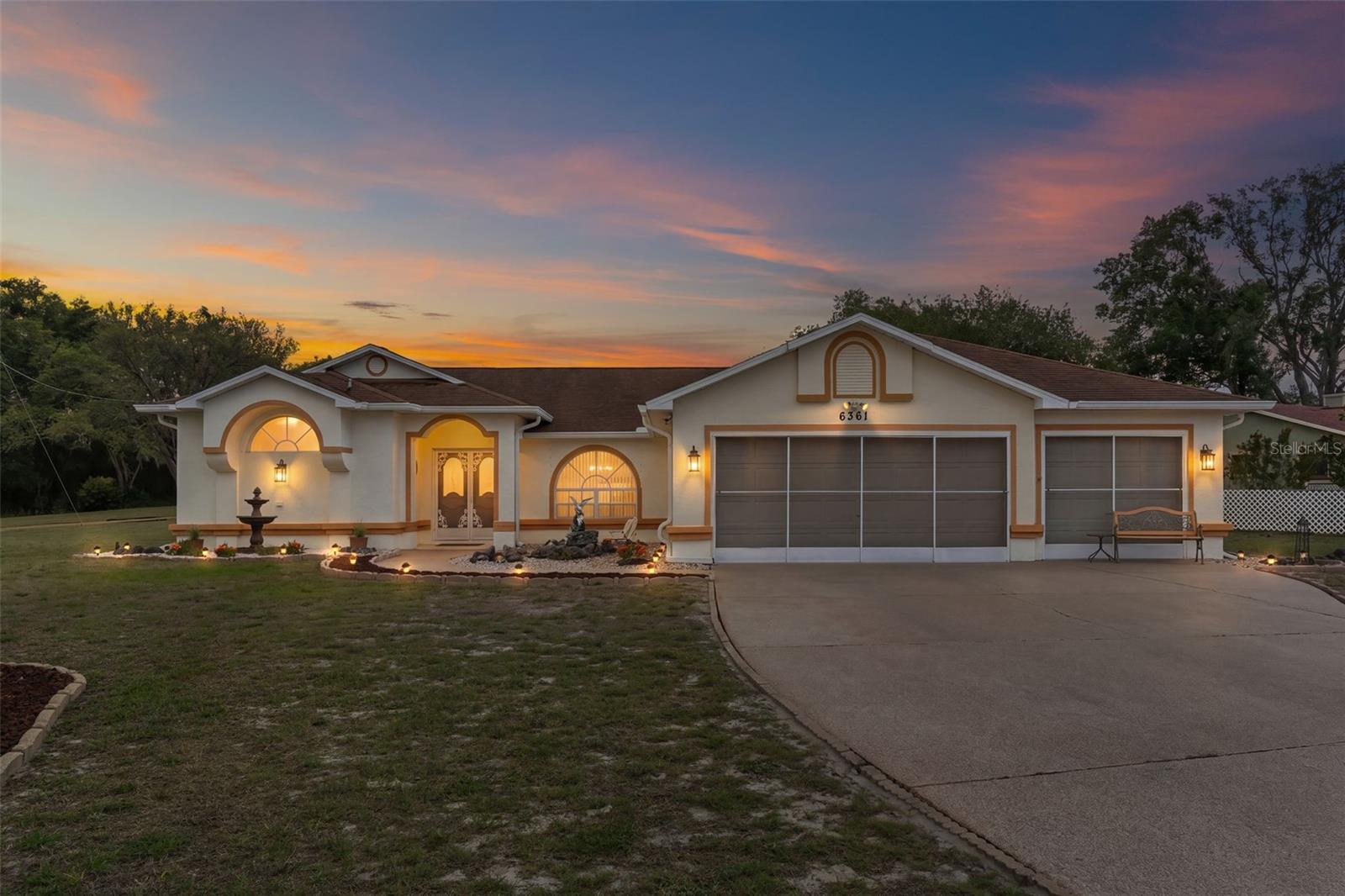 Single Family Residence em SPRING HILL, FL - Daniel Dourado