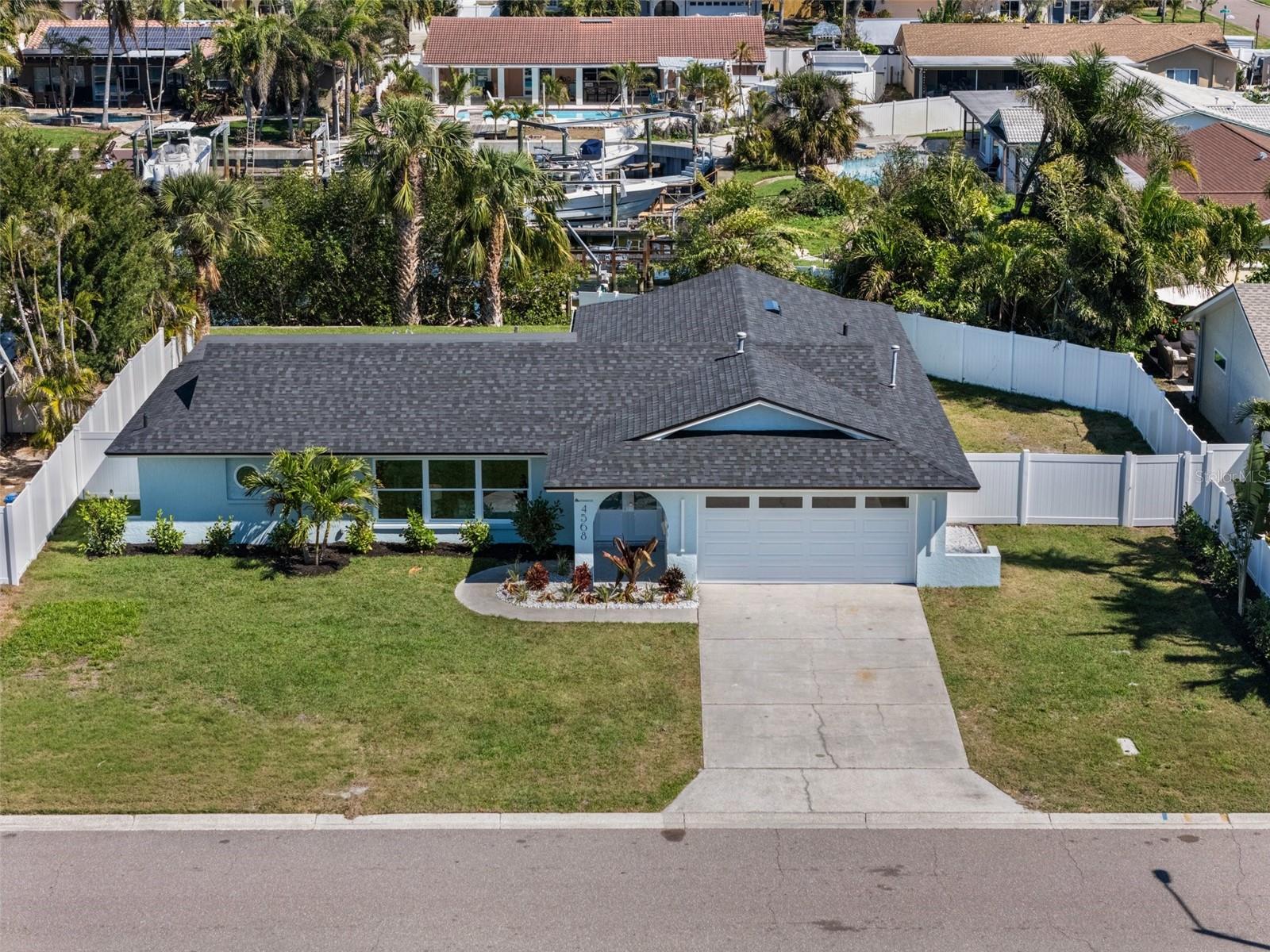 Single Family Residence em ST PETERSBURG, FL - Daniel Dourado