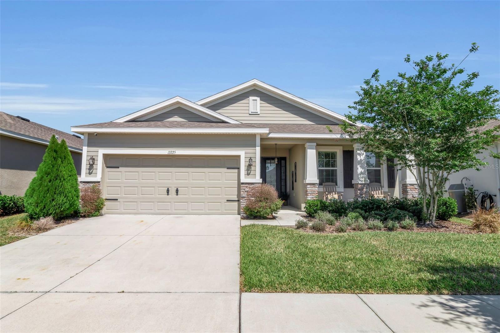 Single Family Residence in RIVERVIEW, FL - Daniel Dourado