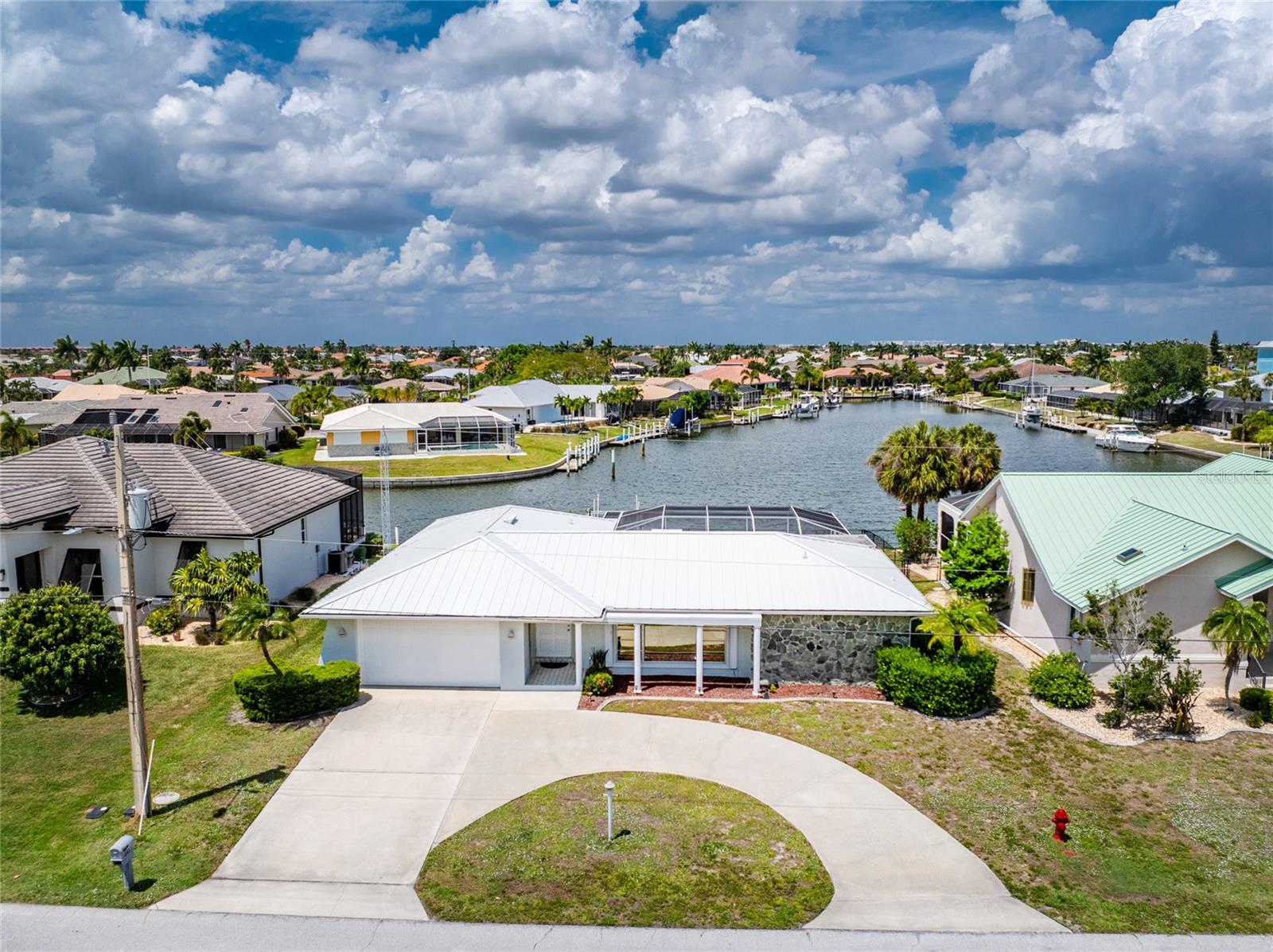 Single Family Residence in PUNTA GORDA, FL - Daniel Dourado