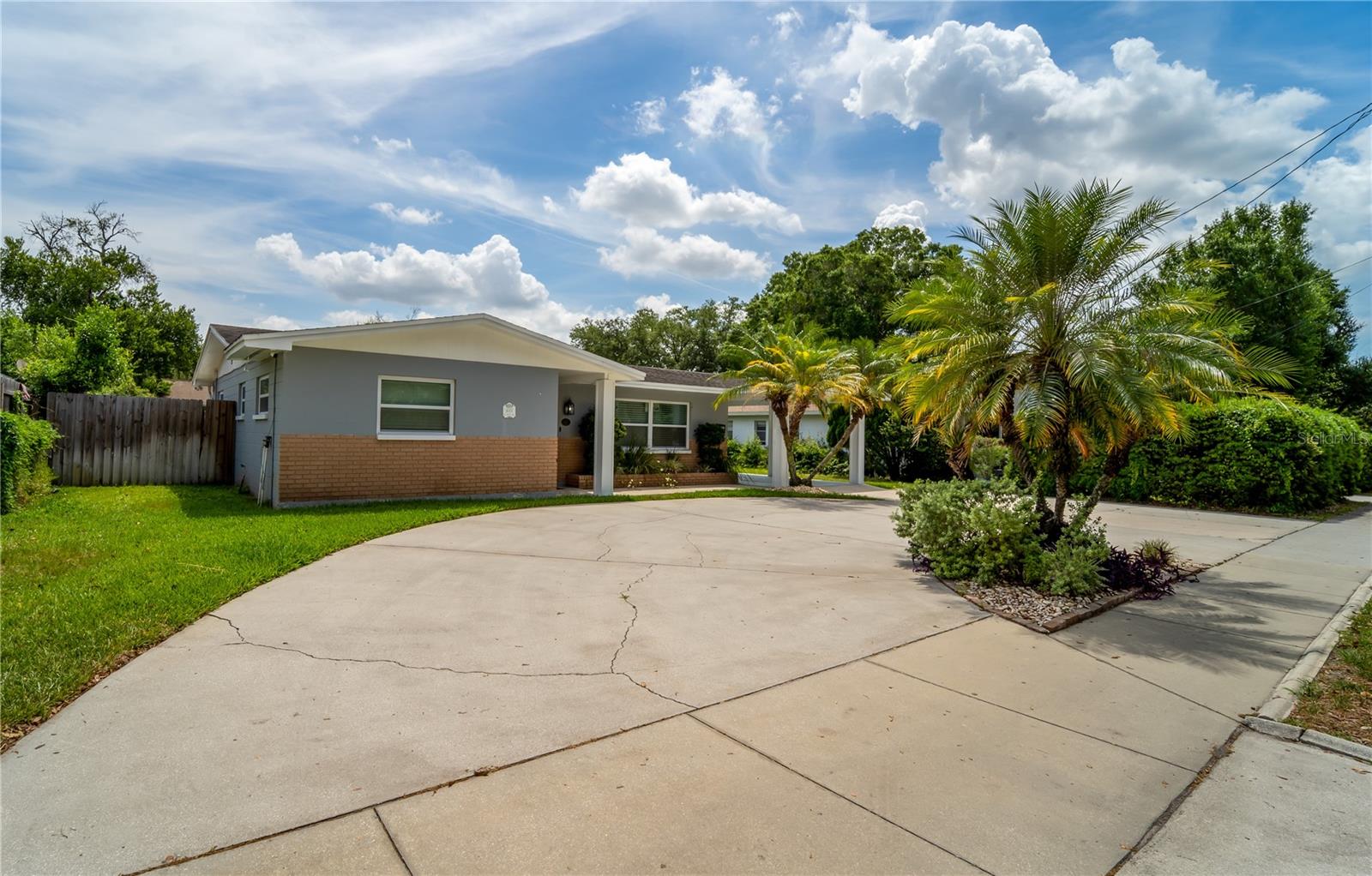 Single Family Residence in TAMPA, FL - Daniel Dourado