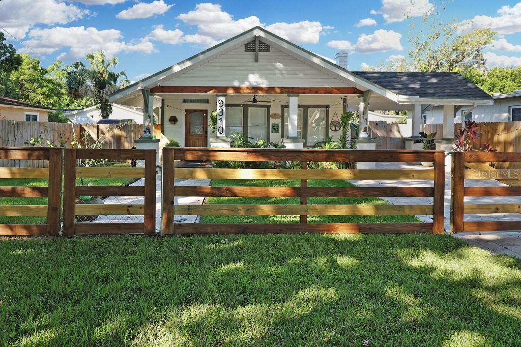 Single Family Residence in TAMPA, FL - Daniel Dourado
