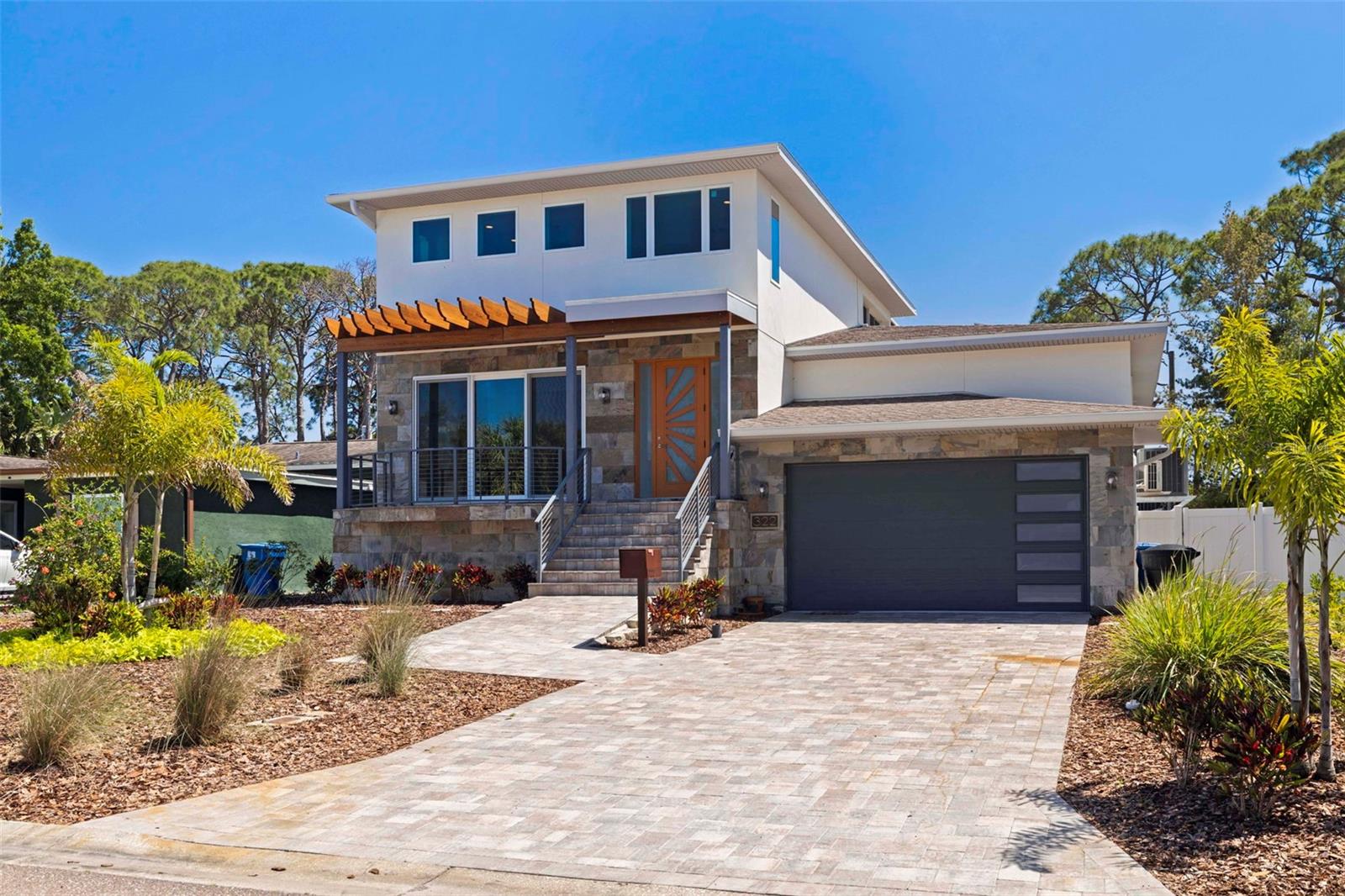 Single Family Residence em ST PETERSBURG, FL - Daniel Dourado