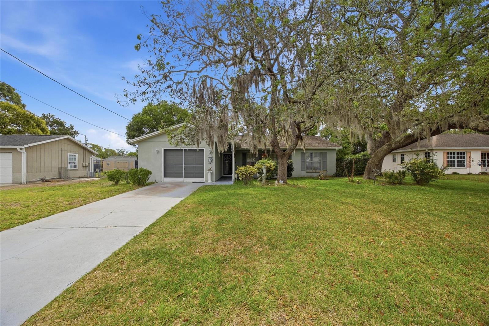 Single Family Residence em SPRING HILL, FL - Daniel Dourado