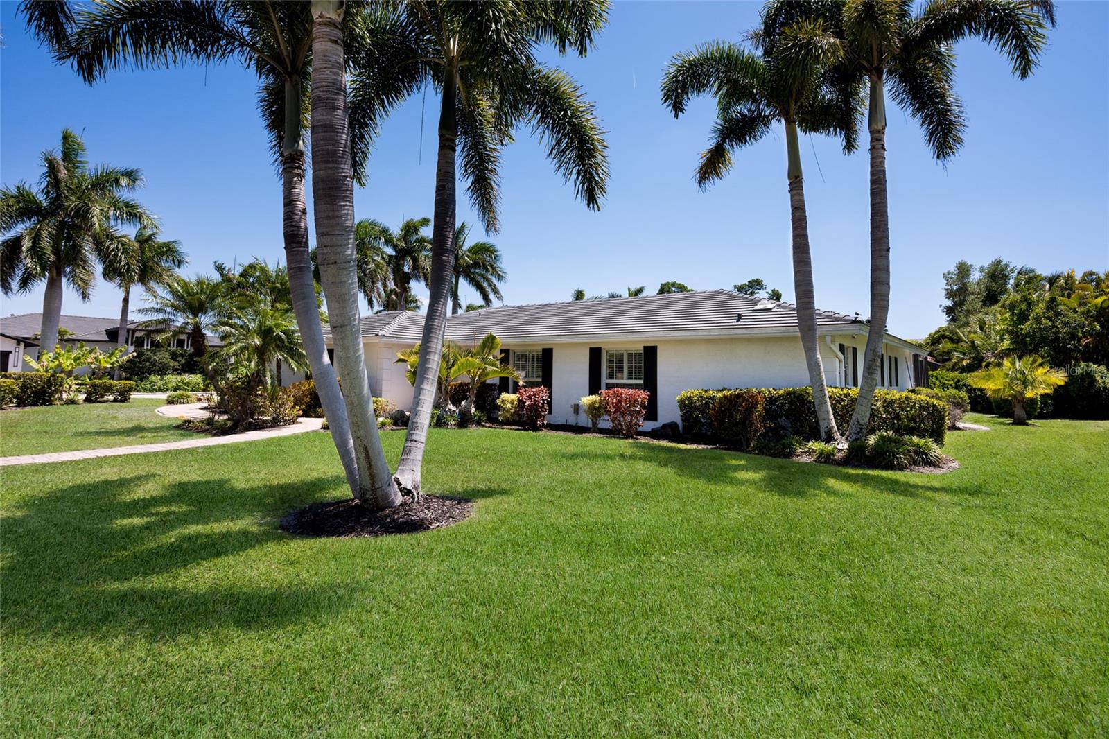 Single Family Residence in SARASOTA, FL - Daniel Dourado