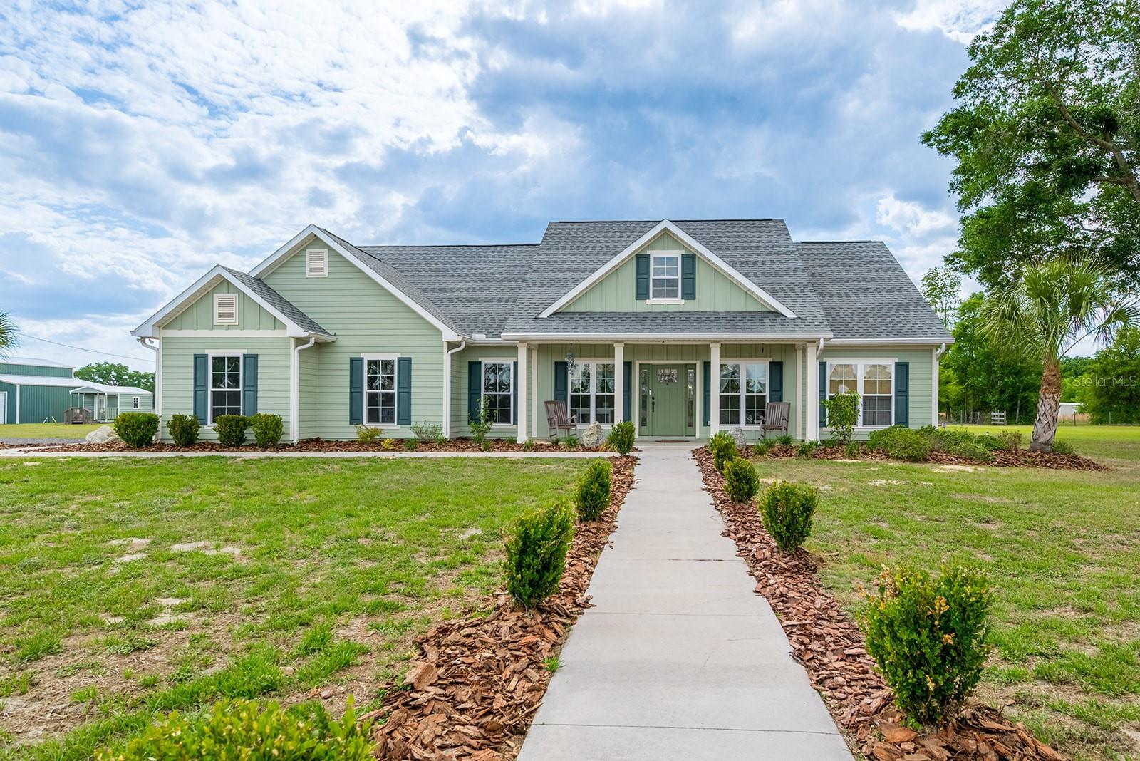 Single Family Residence in TRENTON, FL - Daniel Dourado