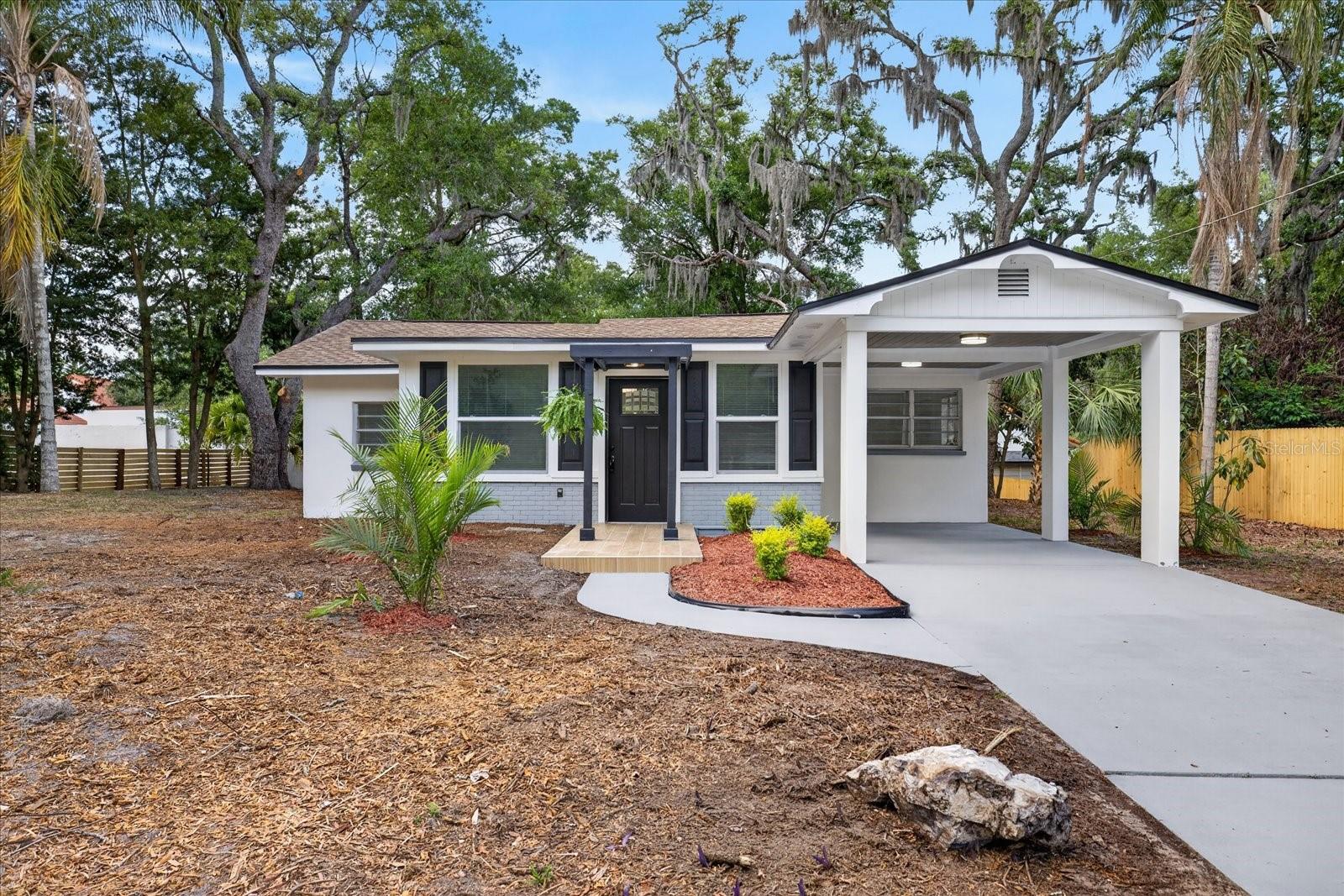 Single Family Residence in TAMPA, FL - Daniel Dourado
