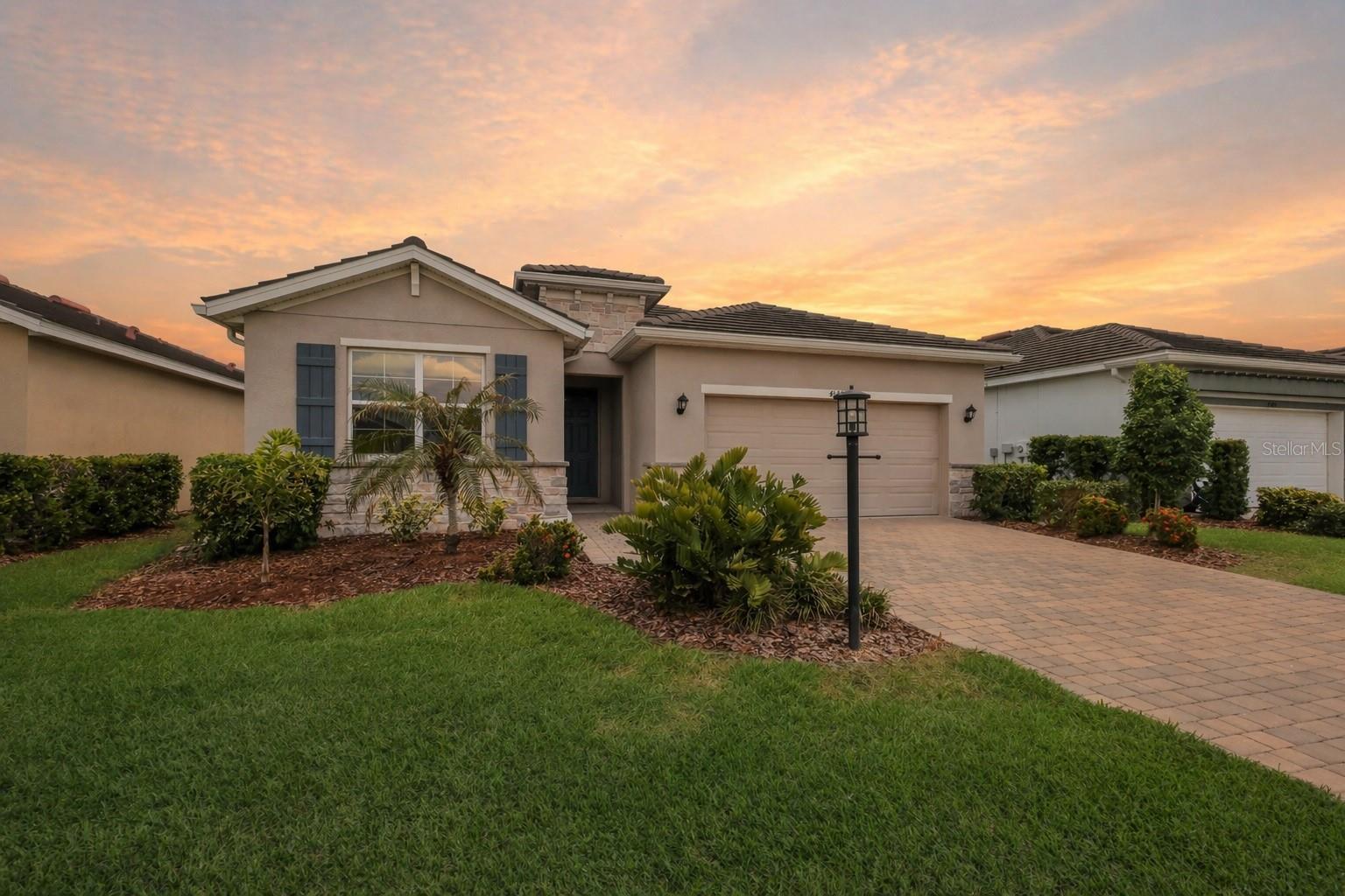 Single Family Residence in LAKEWOOD RANCH, FL - Daniel Dourado