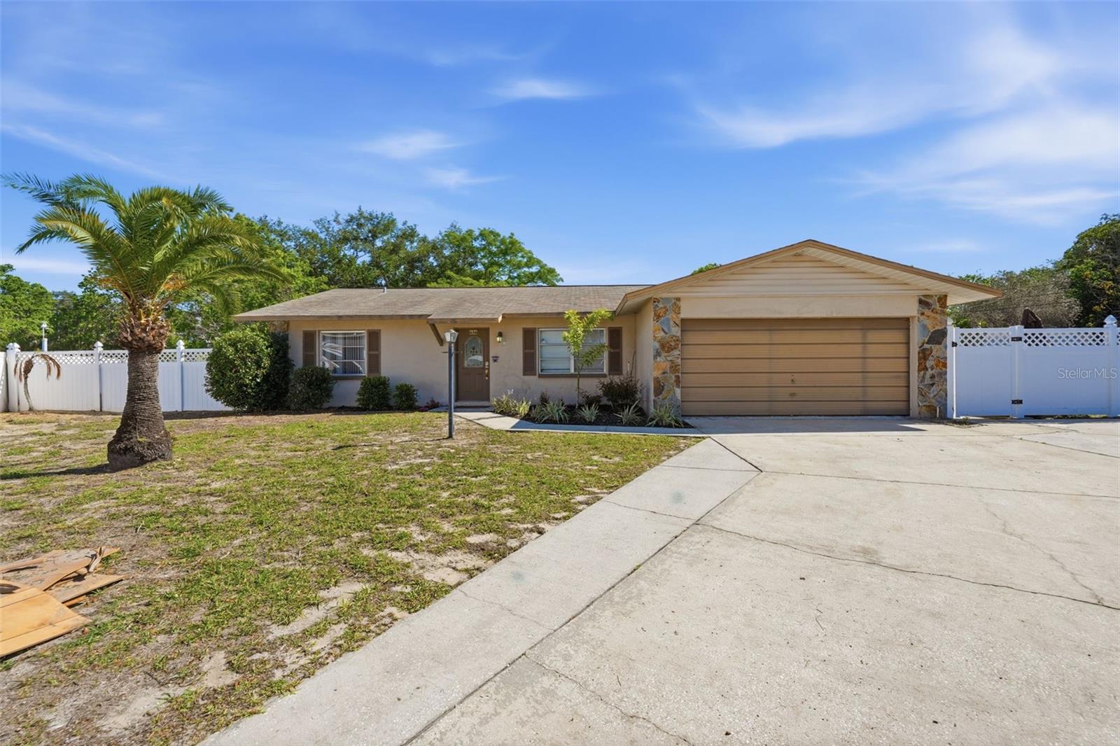 Single Family Residence in TARPON SPRINGS, FL - Daniel Dourado