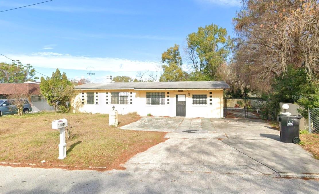Single Family Residence in ORLANDO, FL - Daniel Dourado