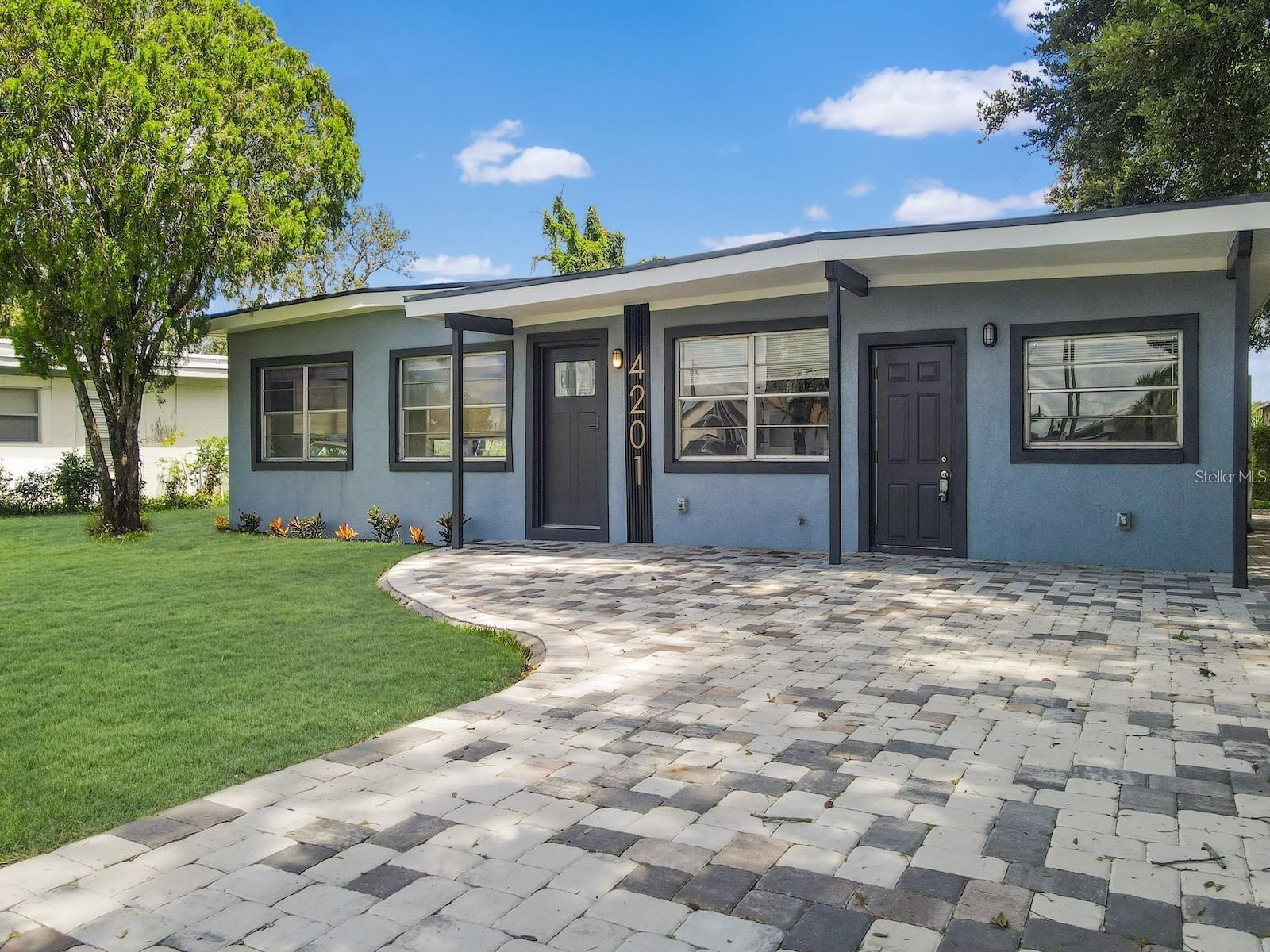 Single Family Residence in ORLANDO, FL - Daniel Dourado