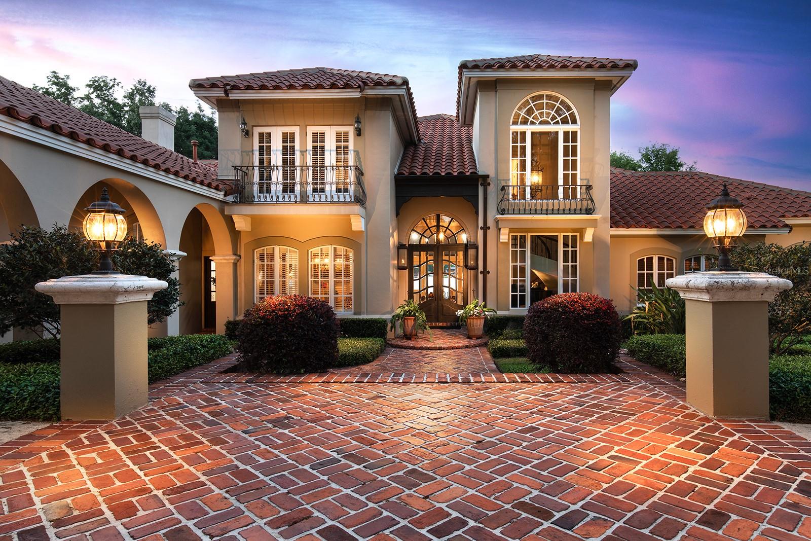 Single Family Residence in LONGWOOD, FL - Daniel Dourado