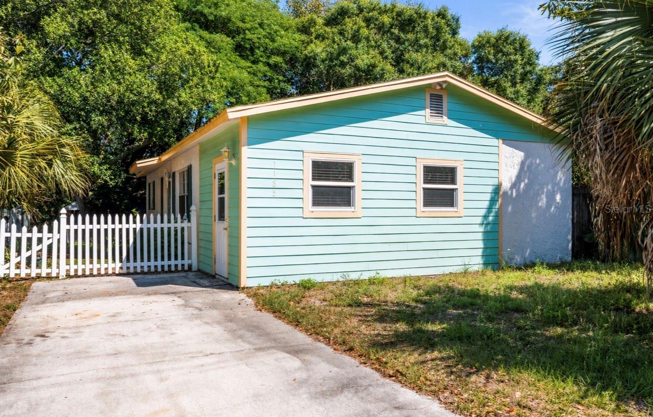 Single Family Residence in DUNEDIN, FL - Daniel Dourado