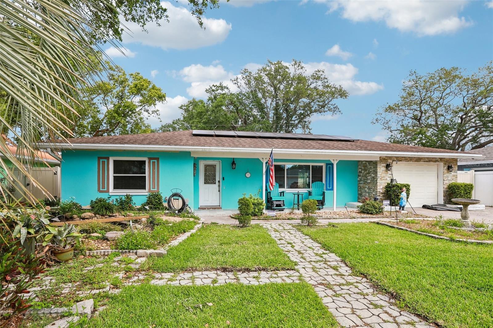 Single Family Residence in DUNEDIN, FL - Daniel Dourado