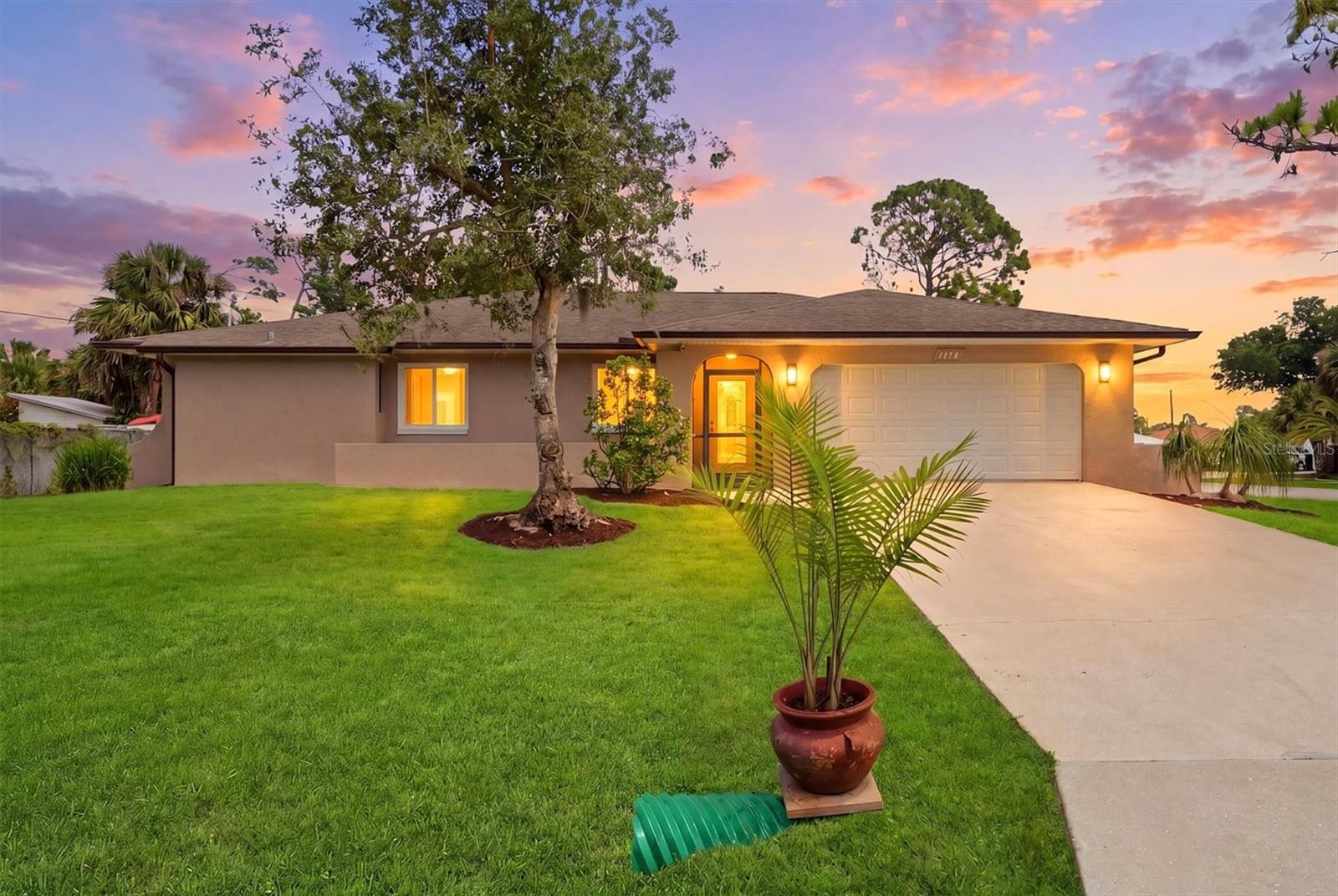 Single Family Residence in PORT CHARLOTTE, FL - Daniel Dourado