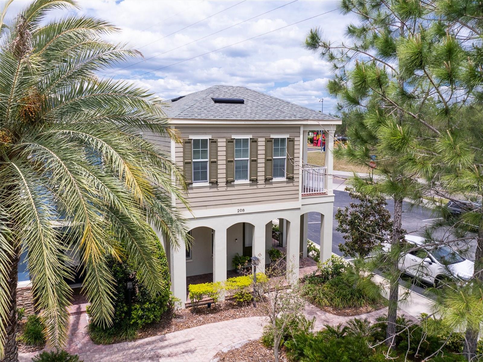 Single Family Residence in OLDSMAR, FL - Daniel Dourado