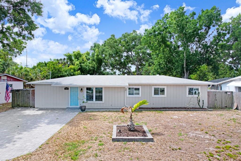 Single Family Residence in TAMPA, FL - Daniel Dourado
