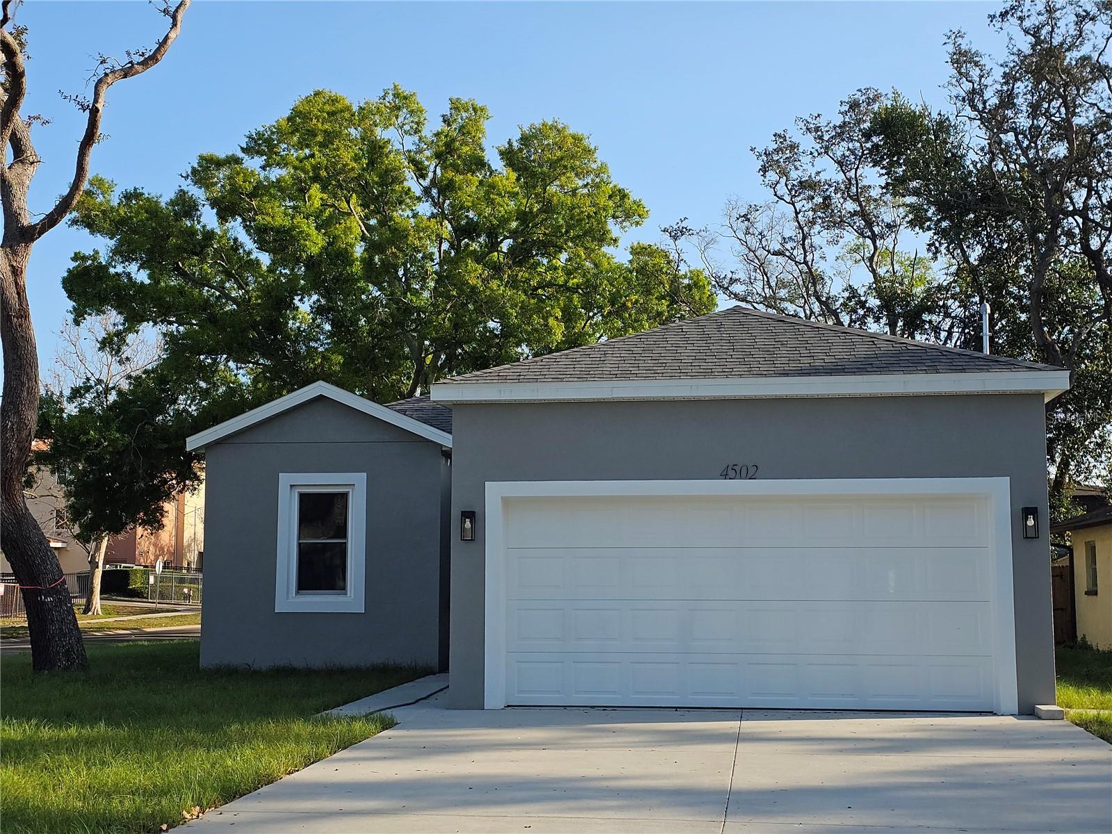 Single Family Residence em ST PETERSBURG, FL - Daniel Dourado