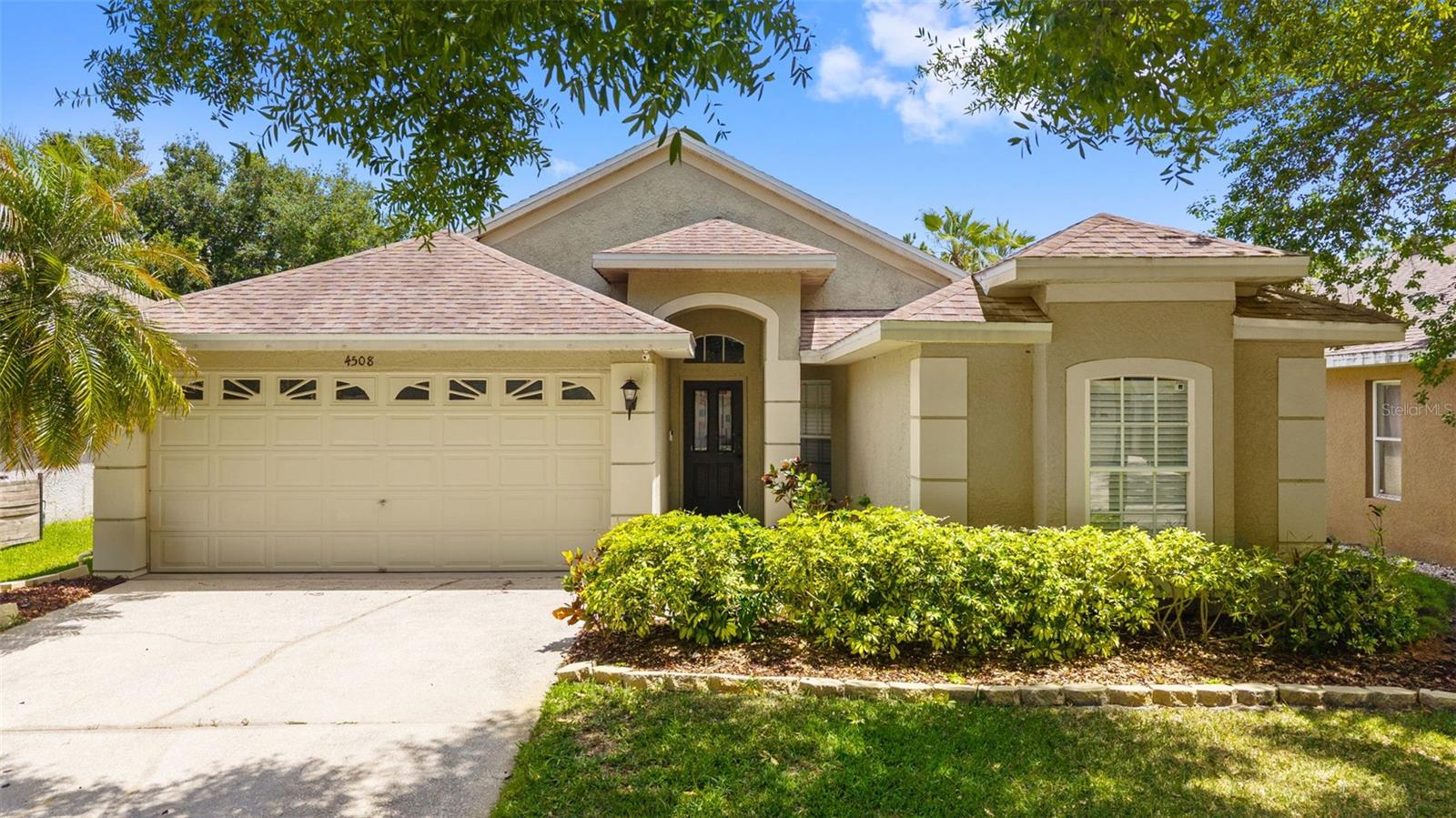 Single Family Residence in LUTZ, FL - Daniel Dourado