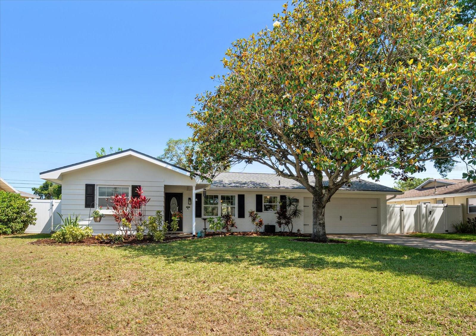 Single Family Residence em SEMINOLE, FL - Daniel Dourado