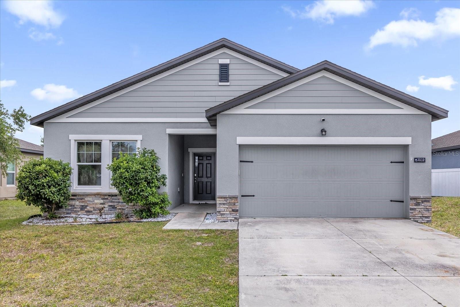 Single Family Residence in DELTONA, FL - Daniel Dourado