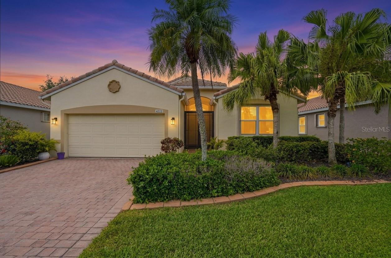 Single Family Residence in SARASOTA, FL - Daniel Dourado