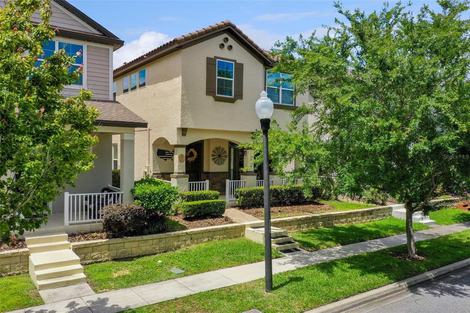Single Family Residence in WINTER GARDEN, FL - Daniel Dourado