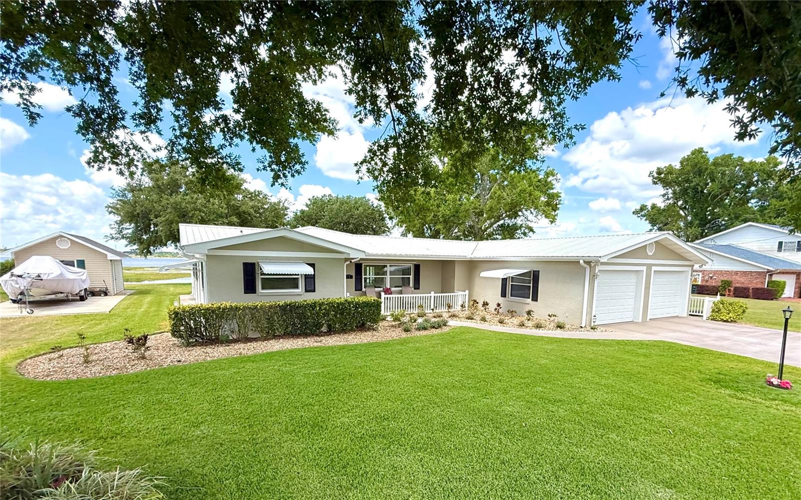 Single Family Residence in AVON PARK, FL - Daniel Dourado