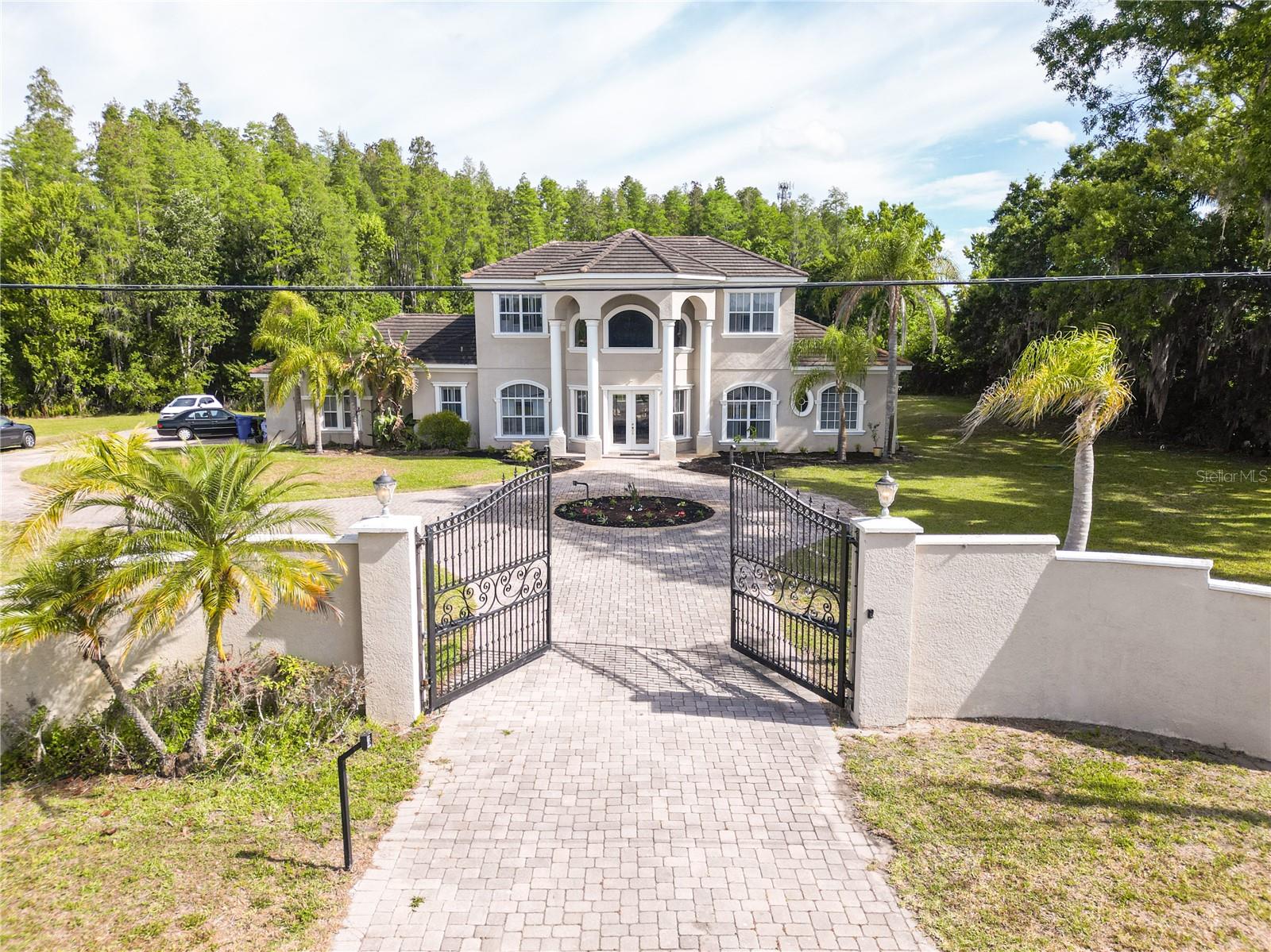 Single Family Residence in LUTZ, FL - Daniel Dourado