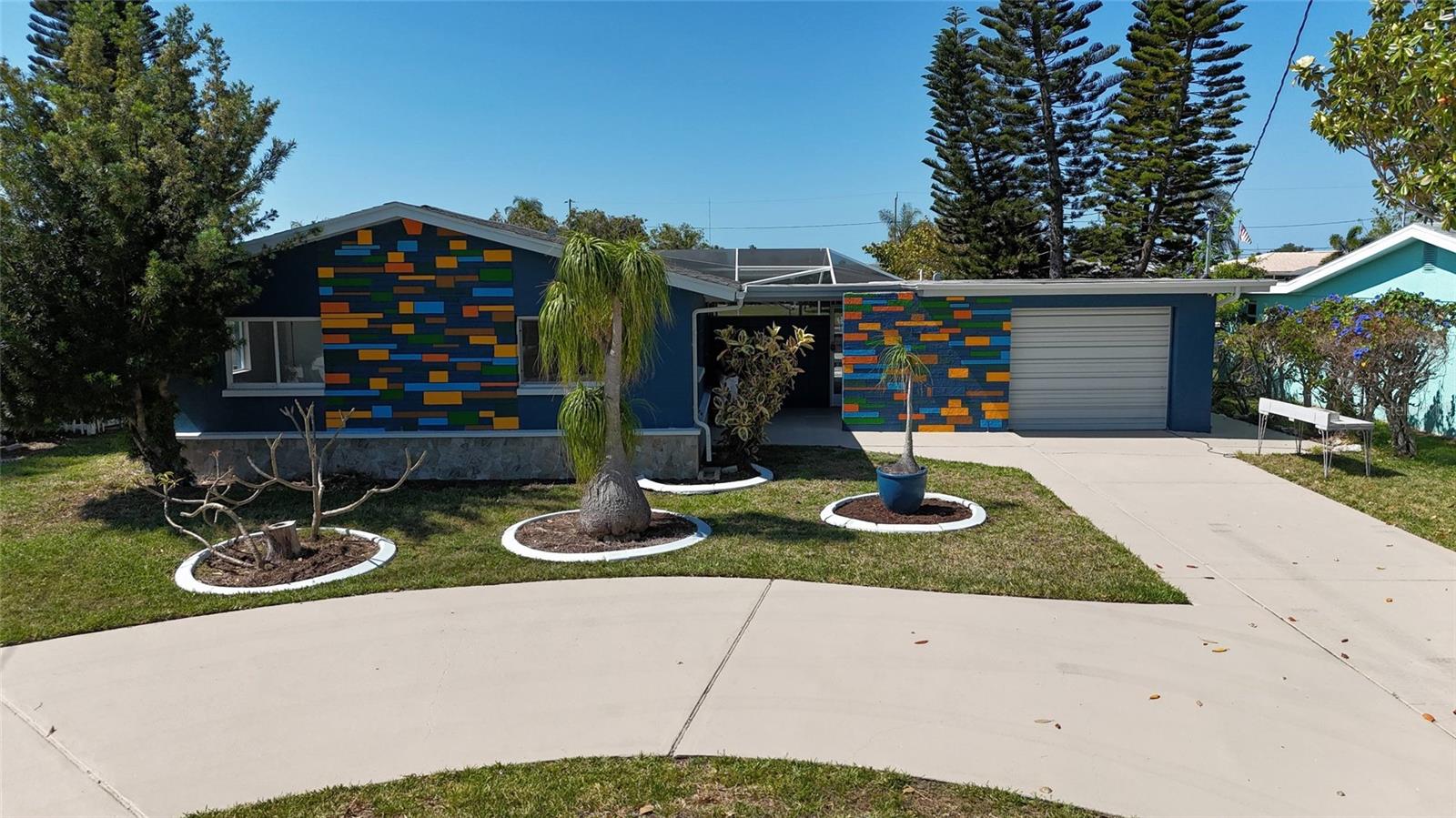 Single Family Residence in NEW PORT RICHEY, FL - Daniel Dourado