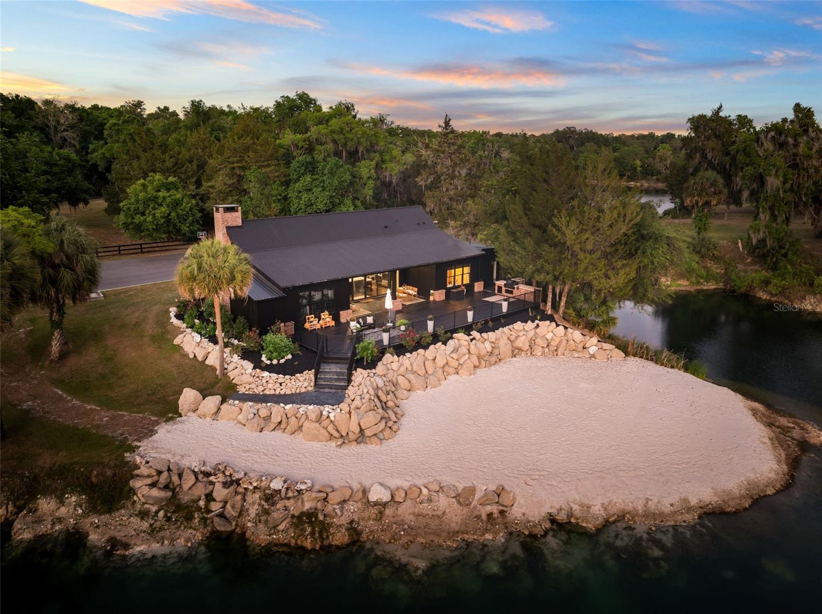 Single Family Residence in CITRA, FL - Daniel Dourado