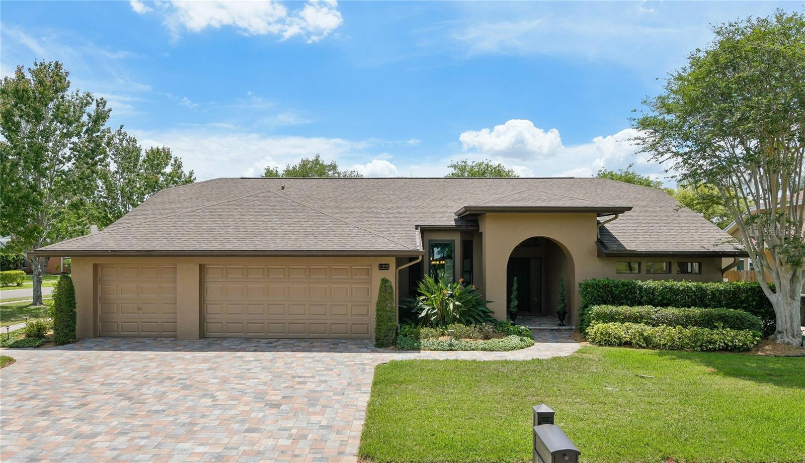 Single Family Residence in SAFETY HARBOR, FL - Daniel Dourado