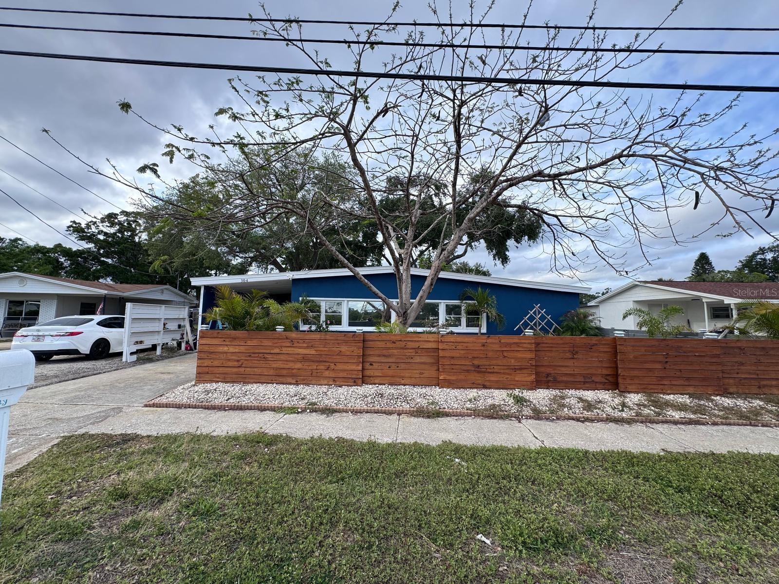 Single Family Residence in OLDSMAR, FL - Daniel Dourado