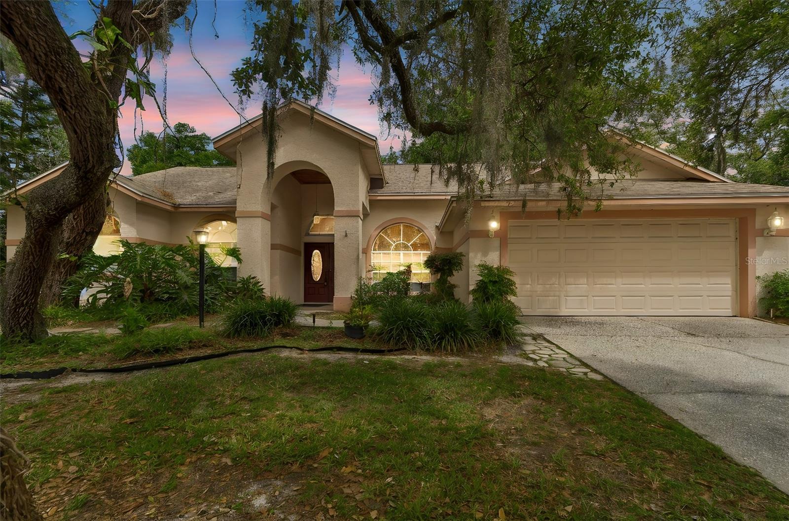 Single Family Residence in LUTZ, FL - Daniel Dourado