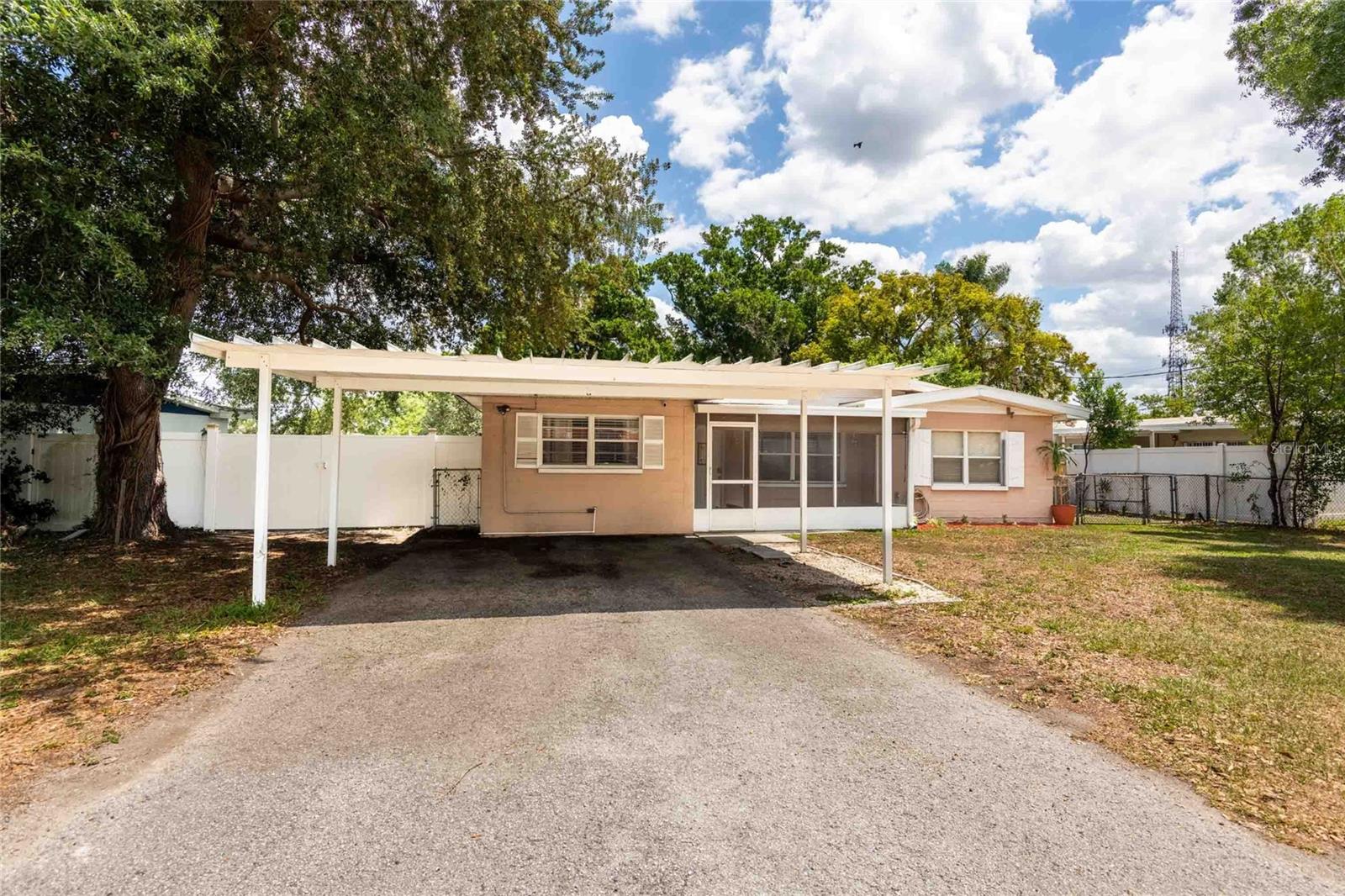 Single Family Residence in TAMPA, FL - Daniel Dourado