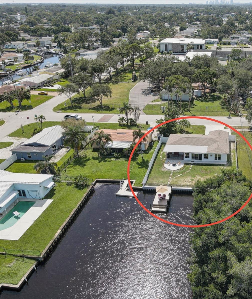 Single Family Residence em ST PETERSBURG, FL - Daniel Dourado